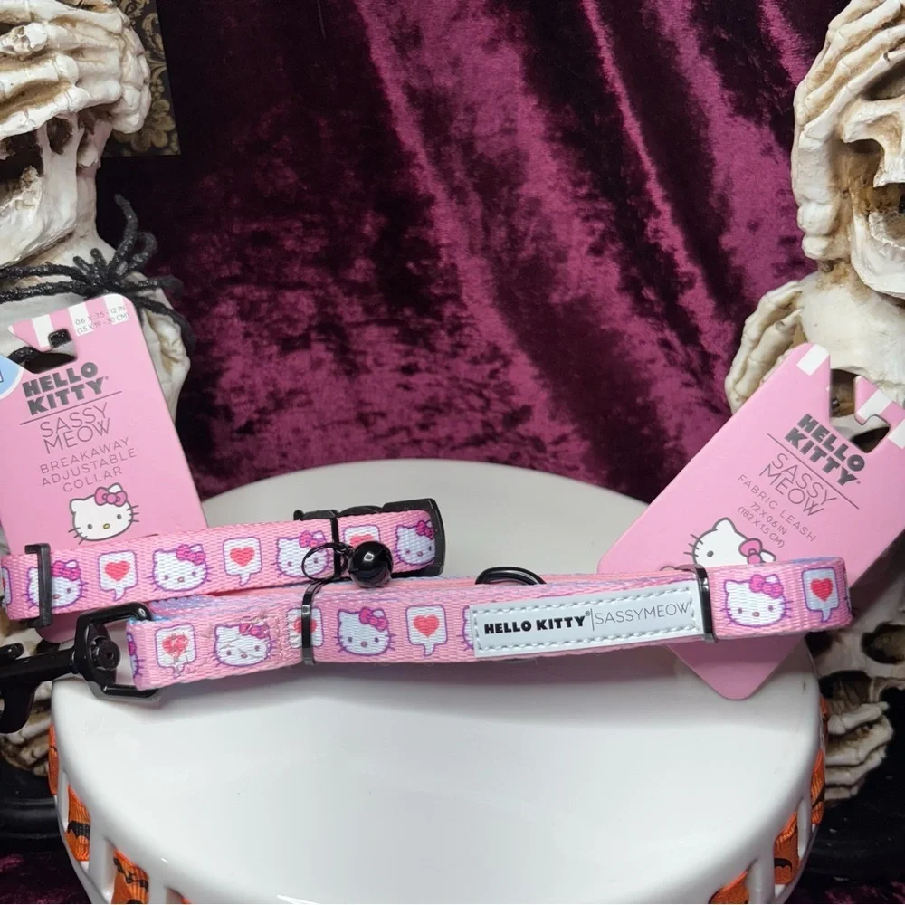 Sassy Meow Sanrio Hello Kitty Pink Heart Break Away Cat  Collar & Leash - MEDIUM